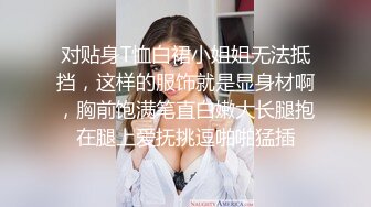  生死有命富贵在天再次玩弄风骚小女友，对着镜子站在地上玩弄吃奶抠逼