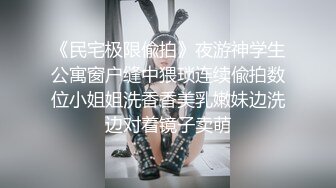 白色OL制服微胖型美女主管，厕所嘘嘘，拍下那性感的肥臀，刚拍一下就有其他女人进来，吓得我赶紧躲进旁边厕位！