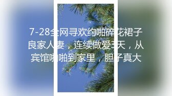 绿帽王男友分享细腰巨乳超美女友 躲在桌子底下给富二代舔肉棒小逼里