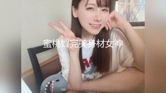 大神潜入办公楼偷拍两个女同事