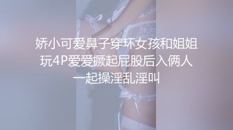 中年少妇被两个黑鬼大鸡巴干蒙了，前插后入草了骚穴还让口交大鸡巴，后入爆菊花