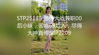 写字楼女厕瑜伽服蓝内裤韵味阔太,两片泛红的宽肥穴肉玩起来特爽