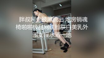  童颜大奶胖胖的极品妞，在家偷偷的跟狼友发骚，叫大奶子自己舔奶头左右开弓