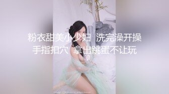 丰满小少妇被两个单男插入