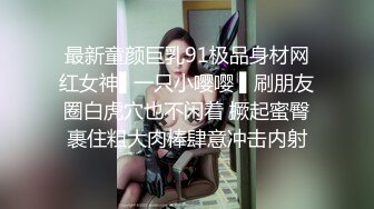 水滴精选-妹子在家光着身子,狗狗看到了都想XX她