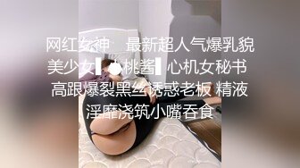 【新片速遞】 偷窥表妹洗澡,想不到表妹竟然把窗户打开❤️生怕对面的帅哥看不到吗？