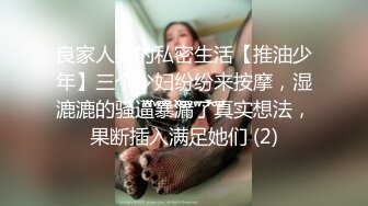  很OK的小女人全程露脸撩骚狼友，听指挥去玩弄哥哥的大鸡巴，冲洗干净舔鸡巴舔蛋