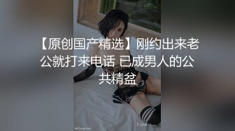 身材超级哇塞的极品模特，白丝高跟无毛白虎很是性感诱人，跟狼友互动撩骚，肛塞道具抽插骚穴，高潮不断好骚[