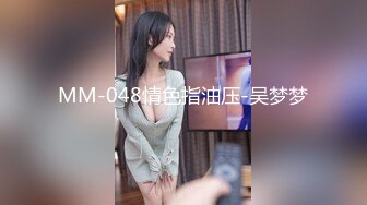 商场女厕偷拍 眼镜美女站着尿 这姿势也太牛B了