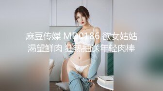 小哥会所找的按摩女，年纪不小服务很好，给小哥按摩撩骚舔乳头吃鸡巴，配合小哥各种抽插爆草，叫声骚浪刺激