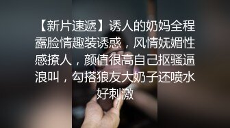 这就叫不作不死 半夜为寻求刺激 小情侣在宾馆走廊啪啪 还顺手把门关了 操着操着突然想起 晚了没带房卡 笑死我了