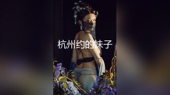 一个心烦意乱但仍然不成熟的可爱女孩在原始体内射精！