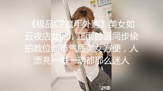 黄发少年遇到穿❤️蓝色JK制服的抖音机车小网红刘XX,假装是她粉丝套近乎,咖啡下药迷晕后强上