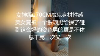 大哥的母狗少妇全程露脸深喉大鸡巴，撅着屁股让大哥用道具抽插骚穴，激情上位后入抽插，情趣小乳夹淫语不断