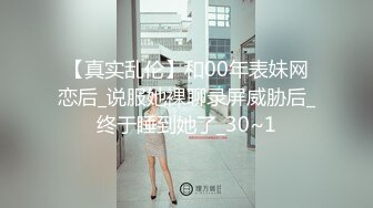  新人面罩骚女一女3男淫乱啪轮换着操，脱下内衣撩起裙子摸逼，后入抽插上位骑乘