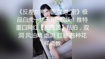 03年小嫩妹爱玩炮击！全裸苗条贫乳，炮击快档进出猛插，翘起屁股后入，小小年纪真会玩