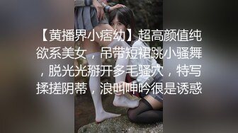 男的让自己女友穿着护士装车上玩车震