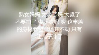 圆圆脸C罩杯短发新人美女，性感吊带小背心，拿出假屌磨蹭骚穴，骑坐抽插猛捅