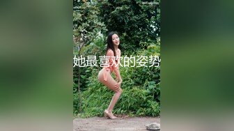    大奶新人好骚全程露脸跟小哥激情啪啪，无毛白虎逼口交大鸡巴让小哥舔逼玩弄，床上床下主动求草浪叫表情好骚