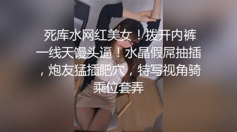 商场女厕全景厕拍美女姐姐尿尿弟弟凑过来要看她的逼长什么样姐姐生气了