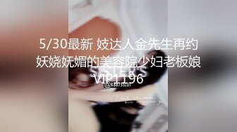   养生馆里勾搭性感女技师，撩骚互动交大鸡巴，扒光了开草，按摩床上大鸡巴各种抽插