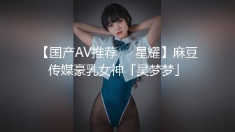   简陋合租房偷拍一位因高考就近租房复习的女同学洗澡 两个奶子活蹦乱跳的