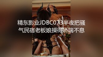 【新片速遞】 丝袜露脸风骚学妹，极品粉嫩白虎逼逼，掰开特写展示小洞洞，大号道具插入里面搅拌抽插，浪叫呻吟不断好骚啊