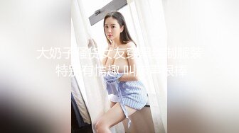 请女拍手到女厕偷拍妹子们尿尿 空闲的时候她出来抽烟放松时对我说,我也要上个厕所你可别拍我啊 (15)