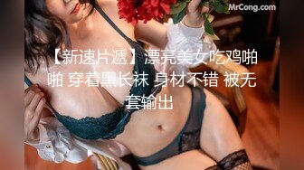 模特身材女神月亮引力，对着镜子扭，逼逼里塞的什么玩意儿