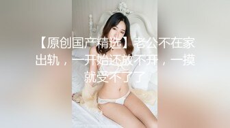 清秀苗条小美女笑容甜美 用笔直大长腿不停挑逗肉棒 白皙肉体压上去鸡巴猛力抽送