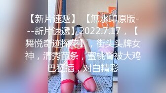 欲求不満而想拍A片的人妻们看男人打手枪 二