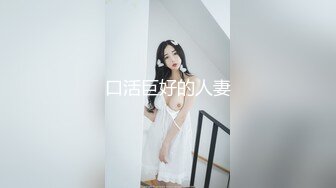 【新片速遞】长卷发白皙妹妹，床上大黑牛自慰，垫着枕头，表情很享受