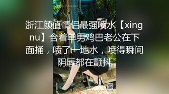 KTV妖艳性感的高颜值坐台美女约到家中玩弄操逼，极品蝴蝶美穴干的淫水直流，疯狂抽插快射时拔出鸡巴射她嘴里!