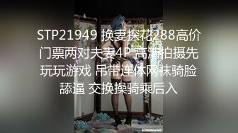 丰乳肥臀牙套美女小姐姐死库水自慰诱惑，张开双腿开档内裤跳蛋震动，跪在地上扭动大白美臀，脱光光摆弄各种姿势