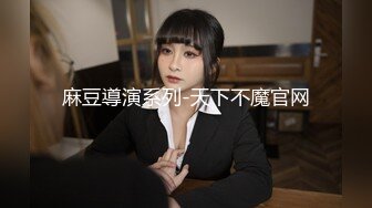 【新片速遞】21岁萝莉喷奶，崽崽在一边踢脚脚，宝妈赤裸在床挤奶、玩弄干涸的旱逼！