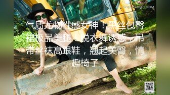 锅盖头纹身痞子男《极限偸拍真实泄密》民宅出租房大神洞中现场实拍，极品短发漂亮美女同白皙大奶姐妹交替车轮式接客，可无套内射体位多冒白浆