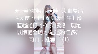 纹身熟女毫无保留的展示自己的生殖系统，甚至看到了里面的节育器