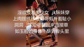 史上最淡定的厕拍作品 被发现了还与美女对峙许久