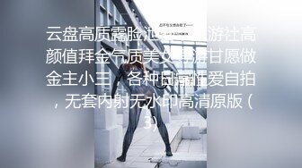 商场抄底美女穿着透明内裤被男友伸进裙子摸屁股