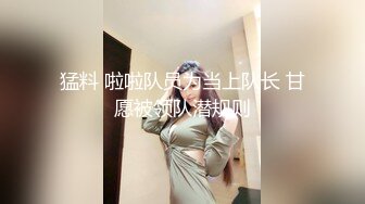 邻家妹妹清纯小妹，年龄不大还挺骚，撩起衣服扭动屁股，掰开小穴洞洞很紧