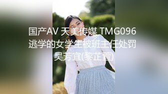   挖井喷水爆乳网红小姐姐，网袜美腿玻璃棒插穴，假屌骑乘套弄，猛捅骚逼浪叫呻吟不断