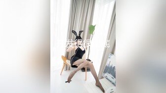  黑木耳小姨子激情3P，全程露脸跟两蒙面大哥啪啪，揉奶抠逼交大鸡巴