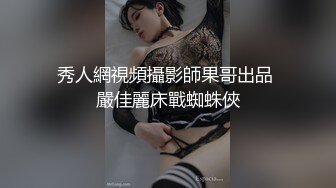 偷窥美乳美女在家休息只能玩手机和小狗度过时光