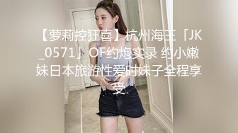 高颜值白衣黑色短裙妹子