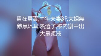 难得一见极品一线天馒头粉穴，两女一男激情大战，双头龙两女互插，穿戴假几把后入搞女同，纹身哥上场干俩女