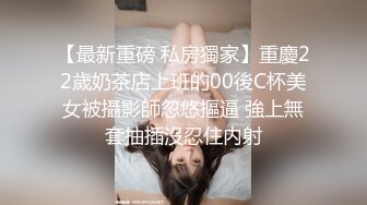 短發清純可愛眼鏡反差萌妹自拍,酥胸美乳,萌萌外表下浴室上演頂級反差秀