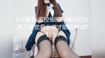   本人比照片还漂亮，短裙美腿极品靓女，笑起来超甜美，小伙迫不及待解开衣服