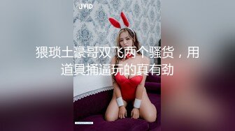 心灵小宝贝，露脸人妻少妇全程露脸床上发骚，跟狼友互动撩骚听指挥，慢慢展示揉奶玩逼，特写展示淫水多多