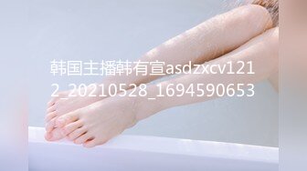 商场TP美女和男友约会牛仔裙里竟然没有穿内裤