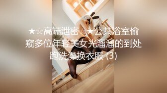 【新片速遞】  新来的清纯黑丝美少女露脸跟男友激情啪啪展示给狼友看，口交大鸡巴样子好骚，丝袜高跟激情上位浪叫不断好骚